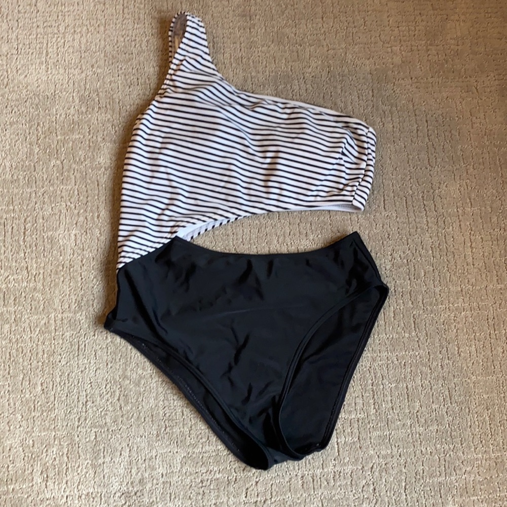 Abercrombie one piece bathing suit. Size small.